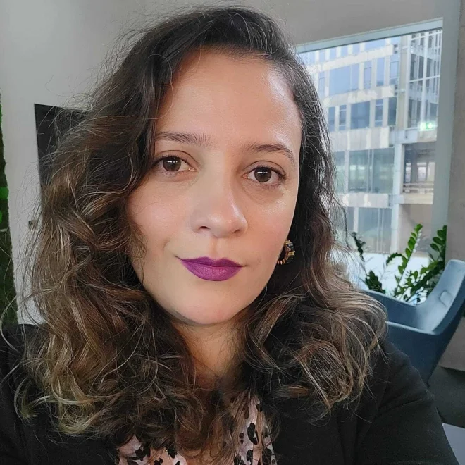 danielle-coimbra-bio-find-out-more-about-stripo-copywriters