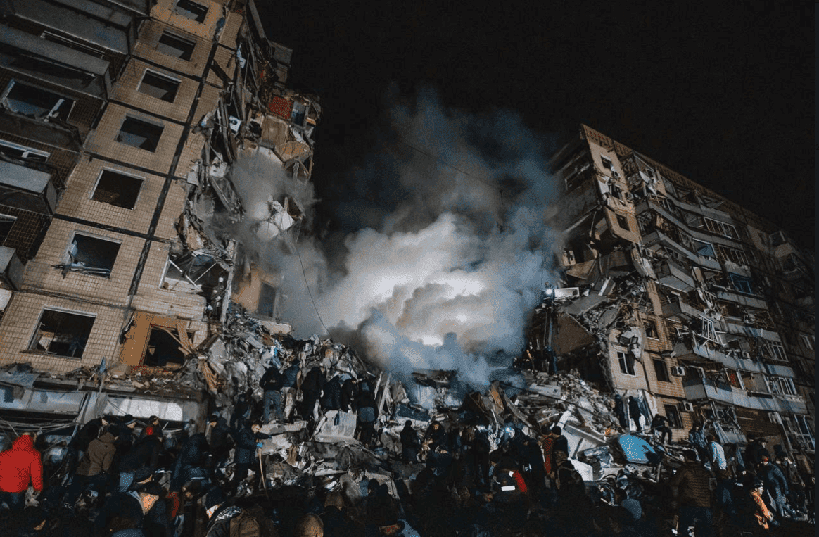 People in Dnipro helping rescuers sort out the debris to find people in ruins People in Dnipro helping rescuers sort out the debris to find people in ruins